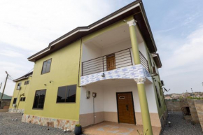 Lovely 5-Bed House Getaway Duplex in Accra